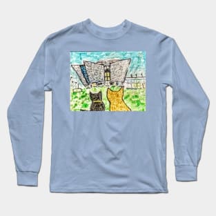 Fluffy and Bruce visit Tiitanic buildings Long Sleeve T-Shirt